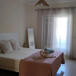 casa-brisa-do-mar-porches-algarve.hotelaalgarve.com/